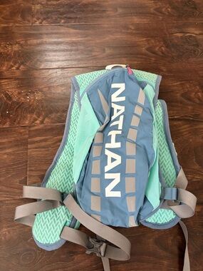 Nathan Fireball Hydration Vest- EUC